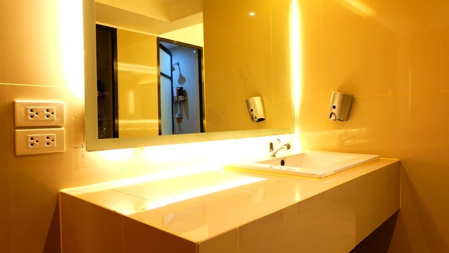 Bathroom 5, Cloud Nine Lodge, Ratchathewi