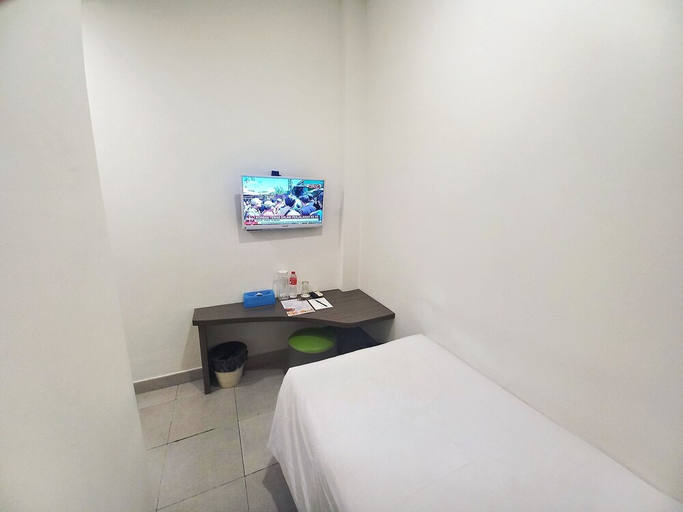 bedroom 13