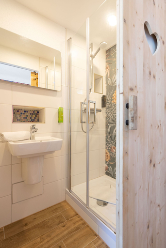Bathroom 4, Hotel Arabella, Wetteraukreis