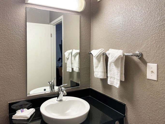Bathroom 4, Motel 6 Cheyenne WY, Laramie