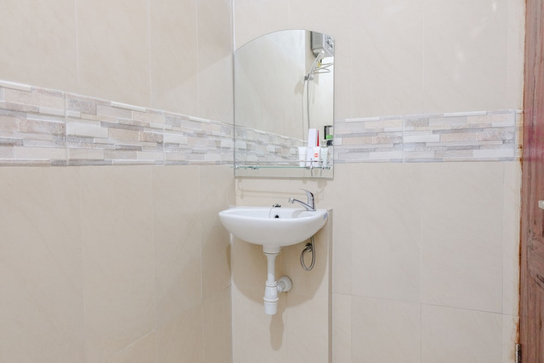 Bathroom 2, Hotel O El Reyshi Family Residence Syariah, Banyuwangi
