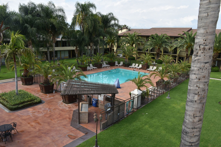 Sport & Beauty 1, Ontario Airport Inn, San Bernardino