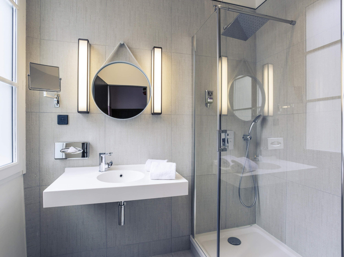 Bathroom 4, Hôtel Mercure Bayonne Centre Le Grand Hotel, Pyrénées-Atlantiques