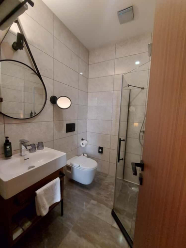 Bathroom 4, Ramada by Wyndham Budapest City Center, Budapesti
