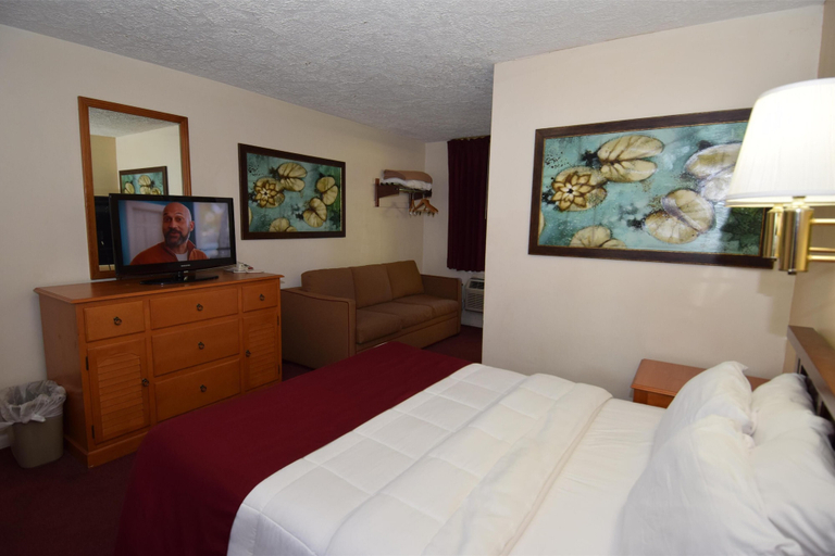 Bedroom 3, Knights Inn Oswego, Oswego