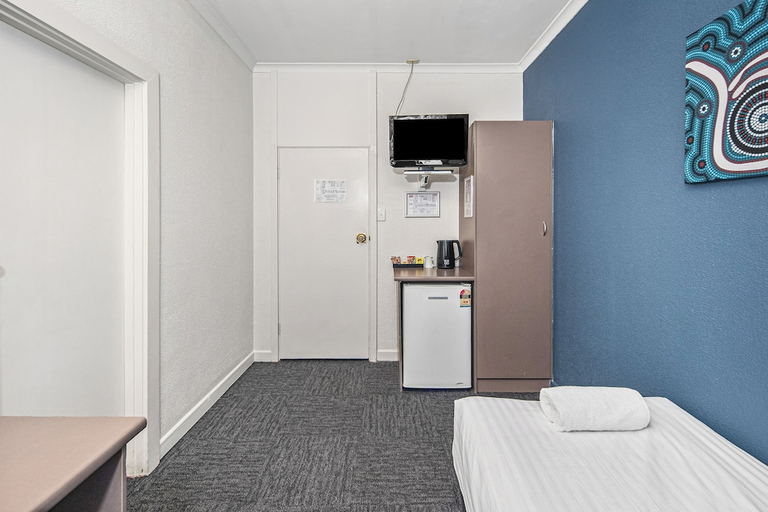 Bedroom 3, greet Hotel Alice Springs, Alice Springs- Stuart
