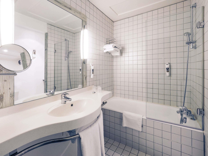 Bathroom 5, Mercure Millau Hotel, Aveyron