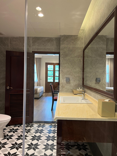Bathroom 4, Champa Palace Hotel, Pakxe