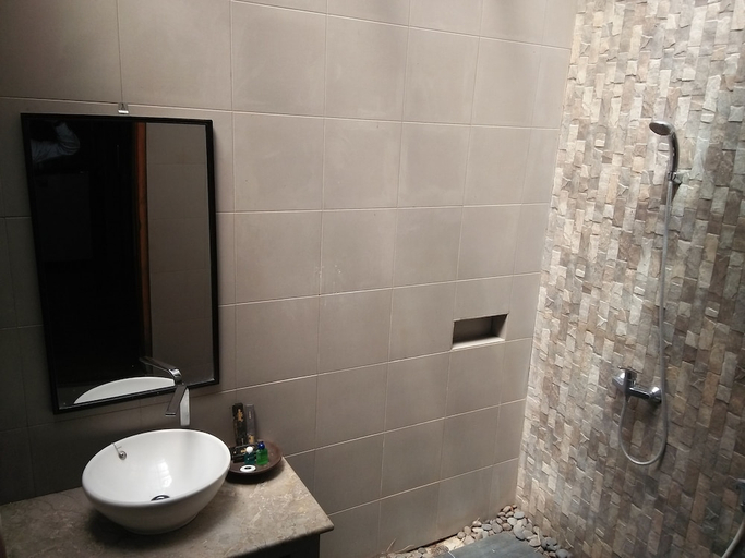 bathroom 14
