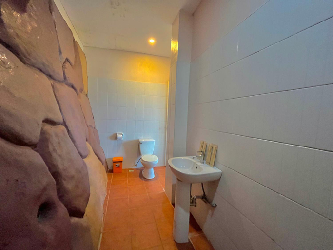 Bathroom 2, Casaroyal Beachfront, Siquijor