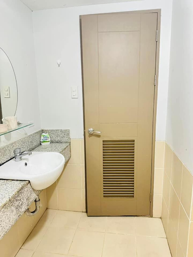 Others 4, tan condo, Las Piñas
