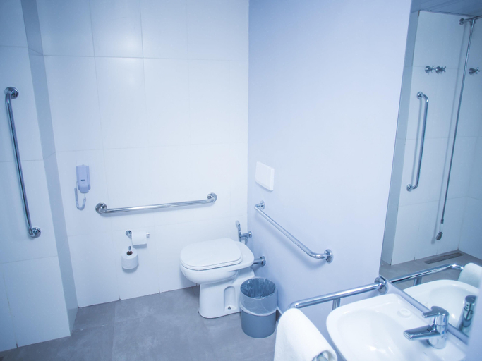 Bathroom 4, ibis budget Araraquara, Araraquara