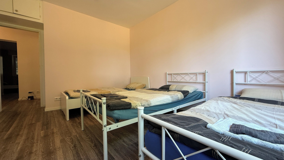 Room 4, Three Bedroom Comfort Apartment Maintal, Main-Kinzig-Kreis