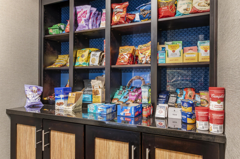 Food & Drinks 5, Hampton Inn & Suites Crawfordsville, Montgomery