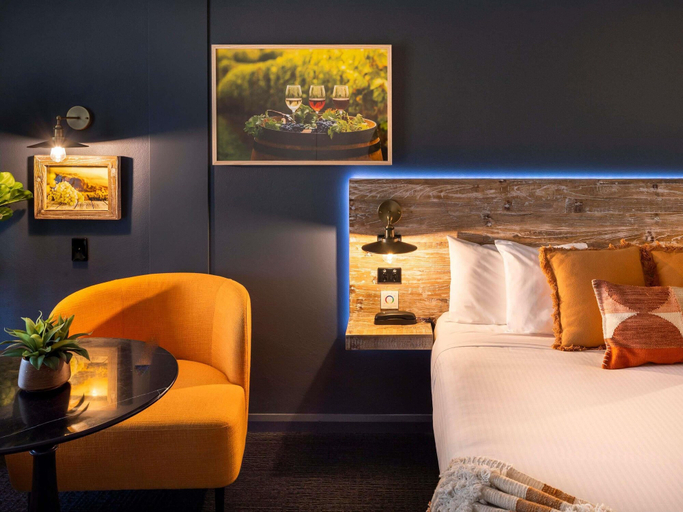 Bedroom 2, ibis Styles Orange, Orange