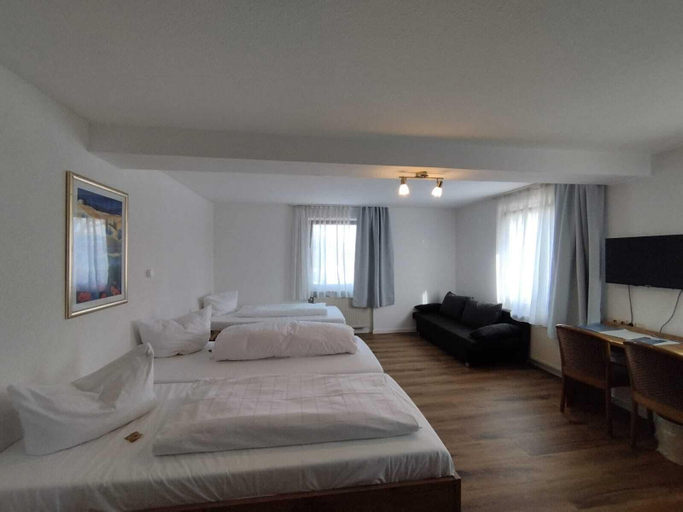 Bedroom 4, Hotel Sonnenkeller, Neu-Ulm