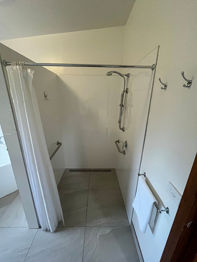 Bathroom 5, Prom Coast Holiday Lodge, South Gippsland - East