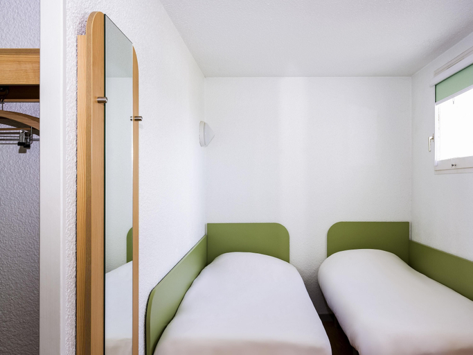 Bedroom 4, ibis budget Quimper, Finistère