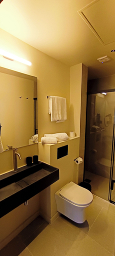 Bathroom 4, Senator Barcelona Apartments, Barcelona