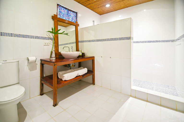 Bathroom 5, The Strand Boracay, Malay
