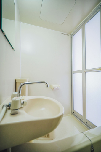 Bathroom 3, Episode IZU, Itō