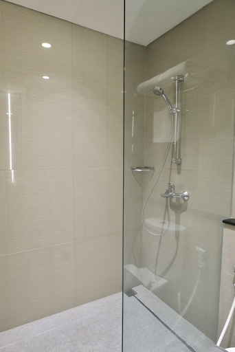 bathroom 6