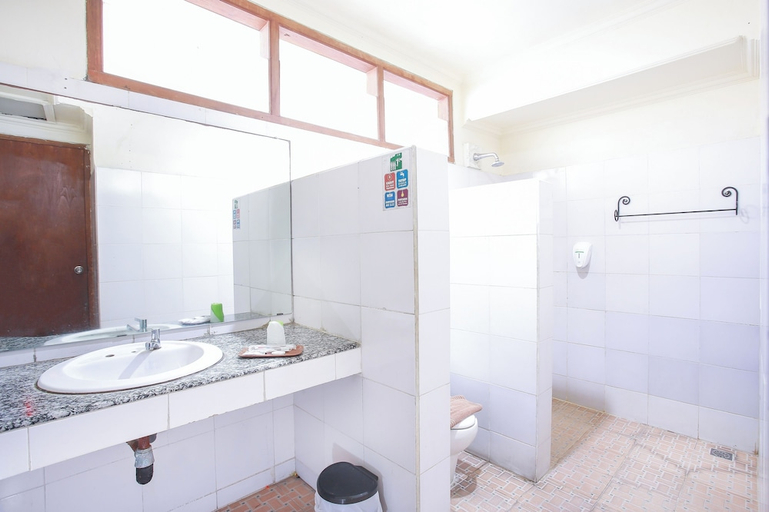 Bathroom 2, Mirah Hotel, Banyuwangi