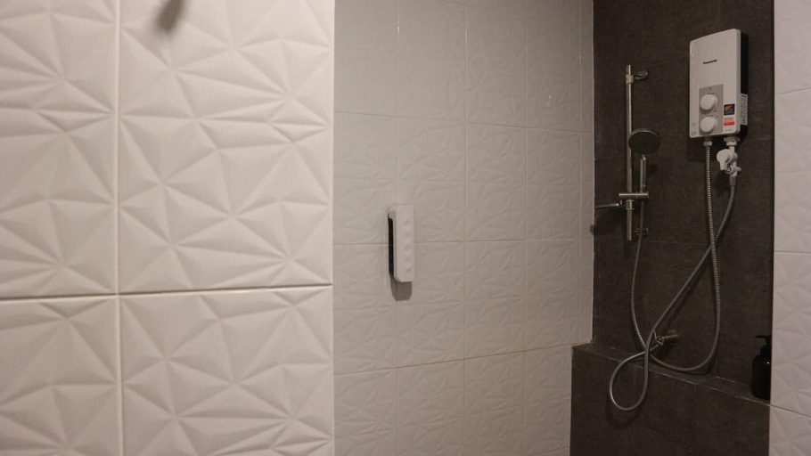 Bathroom 5, Phuket Airport Place, Phuket Island