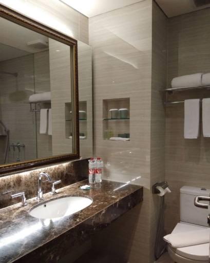 Bathroom 5, Hotel Santika Bandung, Bandung