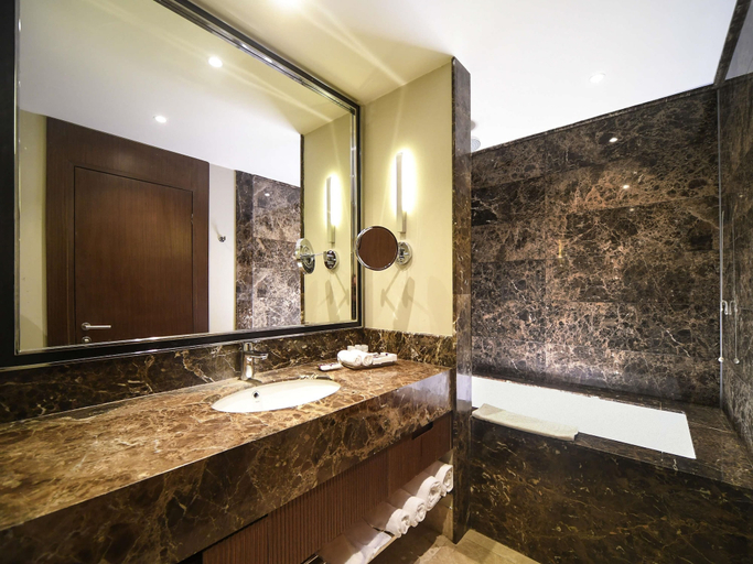 Bathroom 4, Mercure Istanbul West Hotel and Convention Center, Bahçelievler