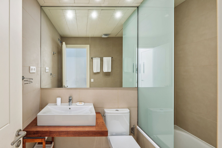 Bathroom 4, Aspasios Catedral Apartments, Barcelona