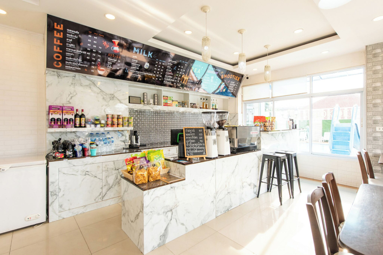 Food & Drinks 4, Chokdee Place, Muang Sakon Nakhon