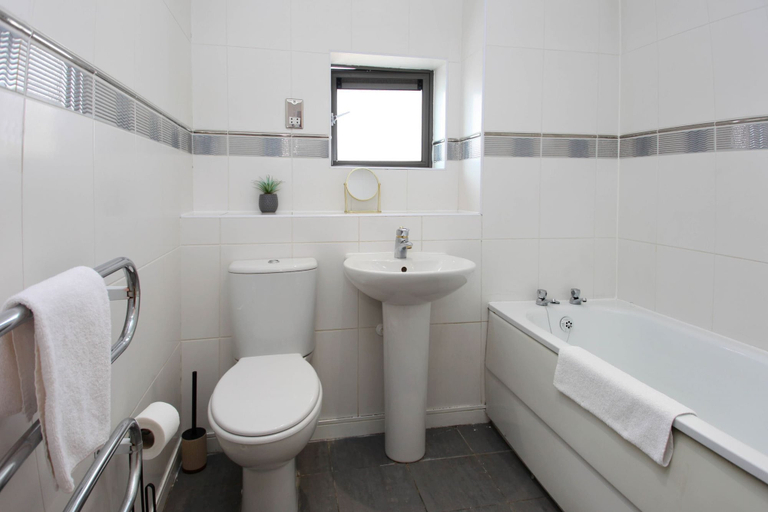 Bathroom 3, Albion Street Apartments, Wolverhampton