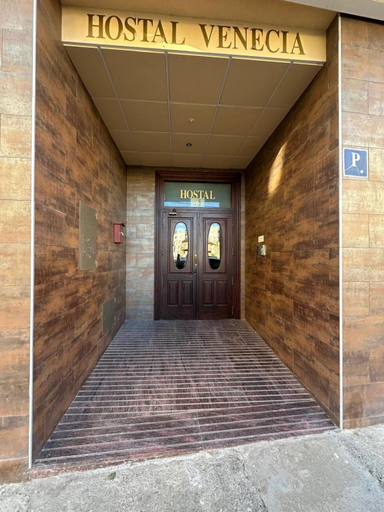 Others 5, Hostal Venecia, Huesca