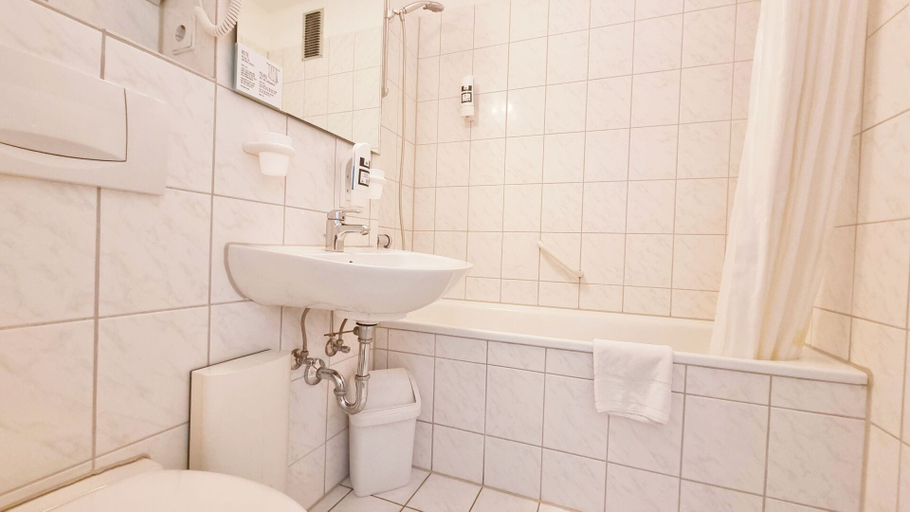 Bathroom 4, Panorama Inn Hotel und Boardinghaus, Hamburg
