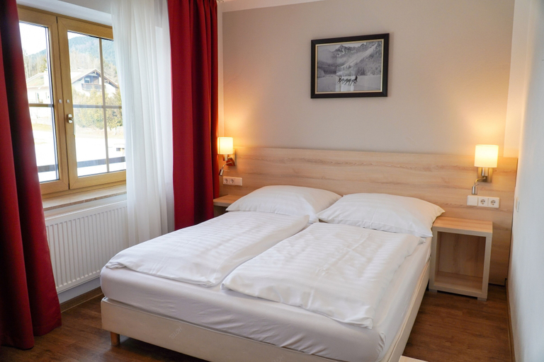 Bedroom 4, Landgasthof Schwarzberg, Traunstein