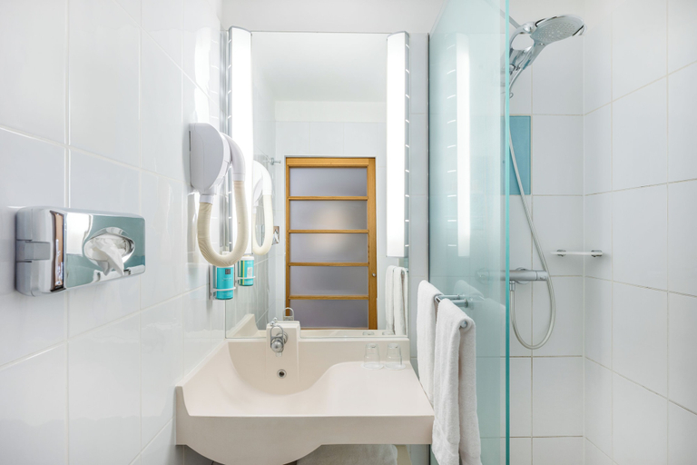 Bathroom 4, Novotel Budapest City & Budapest Congress Center, Budapesti