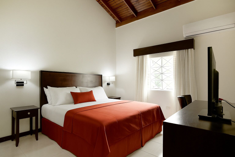 Bedroom 3, Shirley Retreat Hotel
