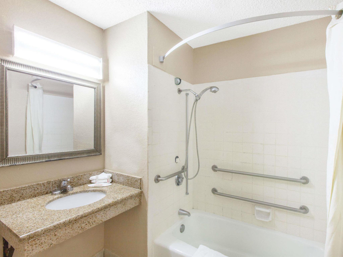 Bathroom 3, Americas Best Value Inn Lafayette, Lafayette