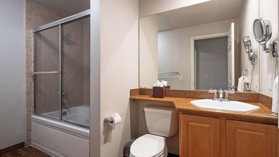 Bathroom 5, Tahiti Resort, Clark
