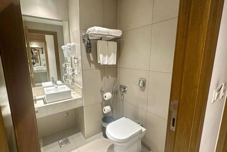 Bathroom 4, Dazzler by Wyndham Ciudad del Este, Ciudad del Este