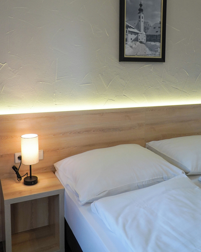 Bedroom 3, Landgasthof Schwarzberg, Traunstein