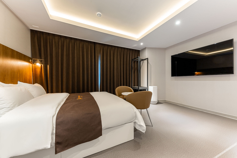 Bedroom 3, Cheonan Noblesse Hotel, Cheonan