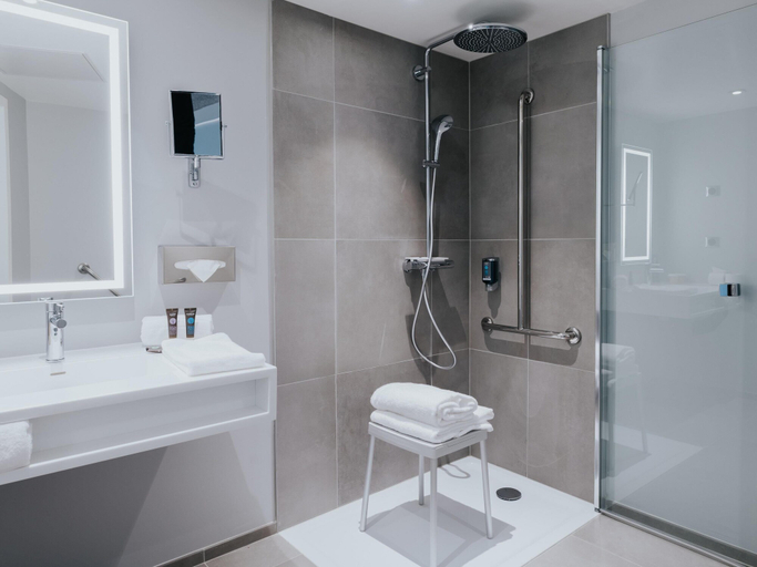 Bathroom 5, Novotel Angers Centre Gare, Maine-et-Loire