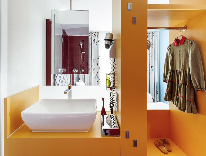 Bathroom 5, ibis Styles Hotel Berlin Mitte, Berlin