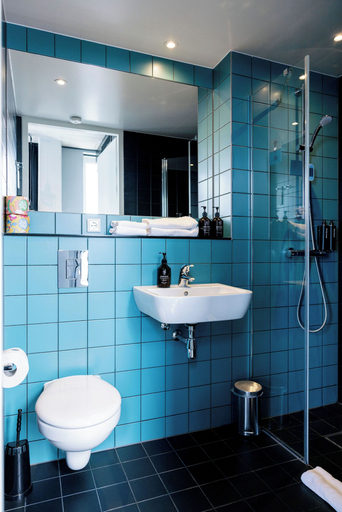 Bathroom 5, The Social Hub Delft, Delft