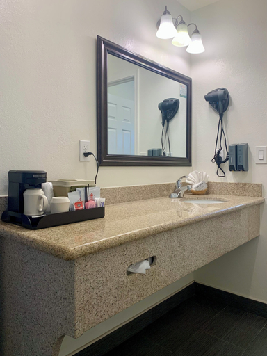 Bathroom 4, Avalon Inn Downtown Morro Bay, San Luis Obispo