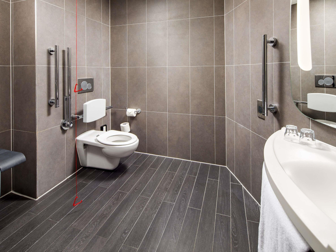 Bathroom 5, ibis London Canning Town, London