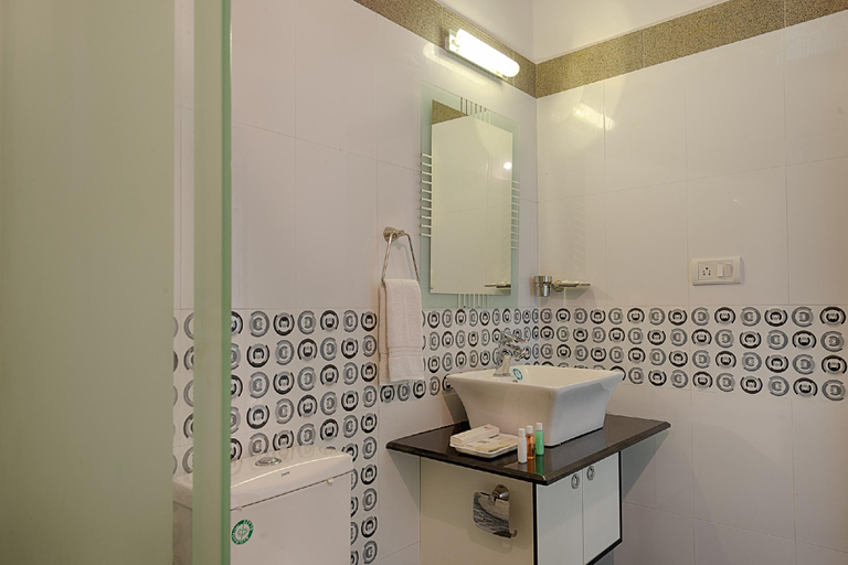 Bathroom 3, Lance Silver Falls Resorts, The Nilgiris