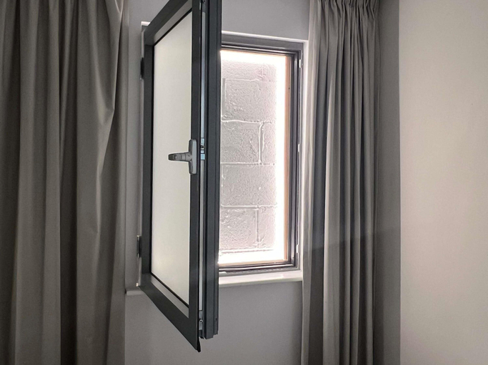 Bathroom 4, ibis budget Swindon, Swindon